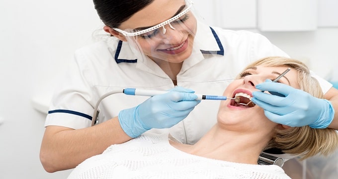 بهترین جراح دندانپزشک در شرق تهران کیست؟