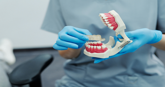 بهترین جراح دندانپزشک در مشهد کیست؟