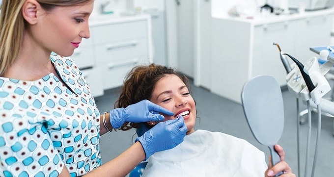 چه زمانی نیاز است به جراح دندانپزشک مراجعه کنیم؟