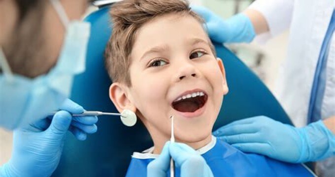 مناسب‌ ترین زمان مراجعه کودک به دندانپزشک