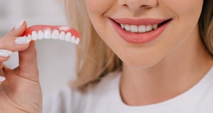 پروتز دندان ثابت بهتر است یا متحرک؟