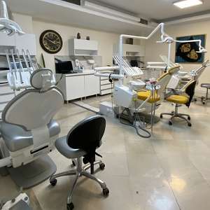 کلینیک دندانپزشکی تبسم رویایی
