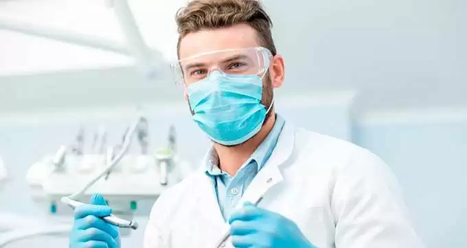 جراح دندانپزشک کیست ؟
