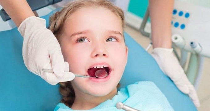 محیط یک کلینیک یا مطب دندانپزشکی کودک