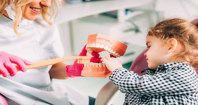 اهمیت استفاده از خدمات دندانپزشکی کودک
